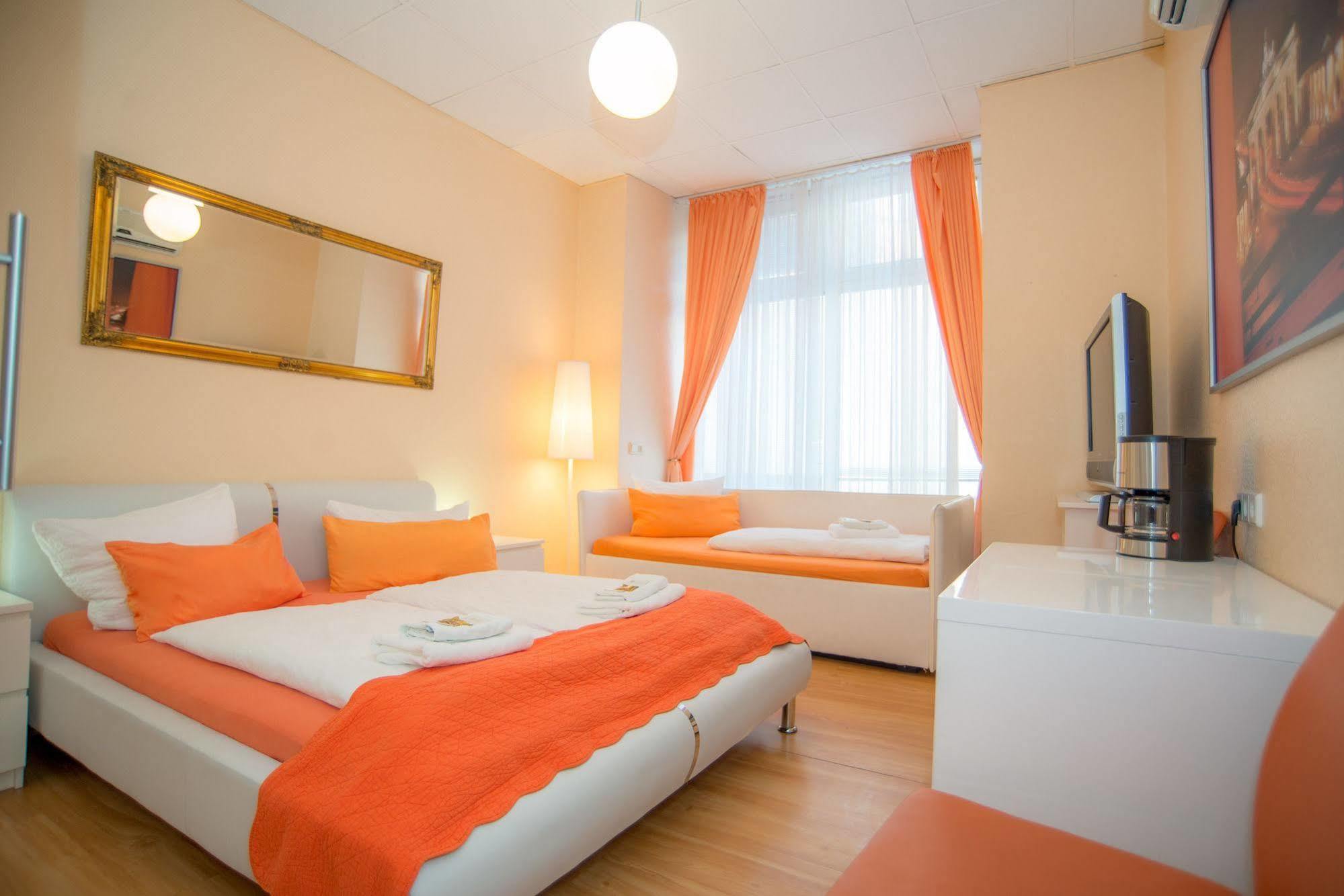 City Guesthouse Pension Berlin 2* Berlino